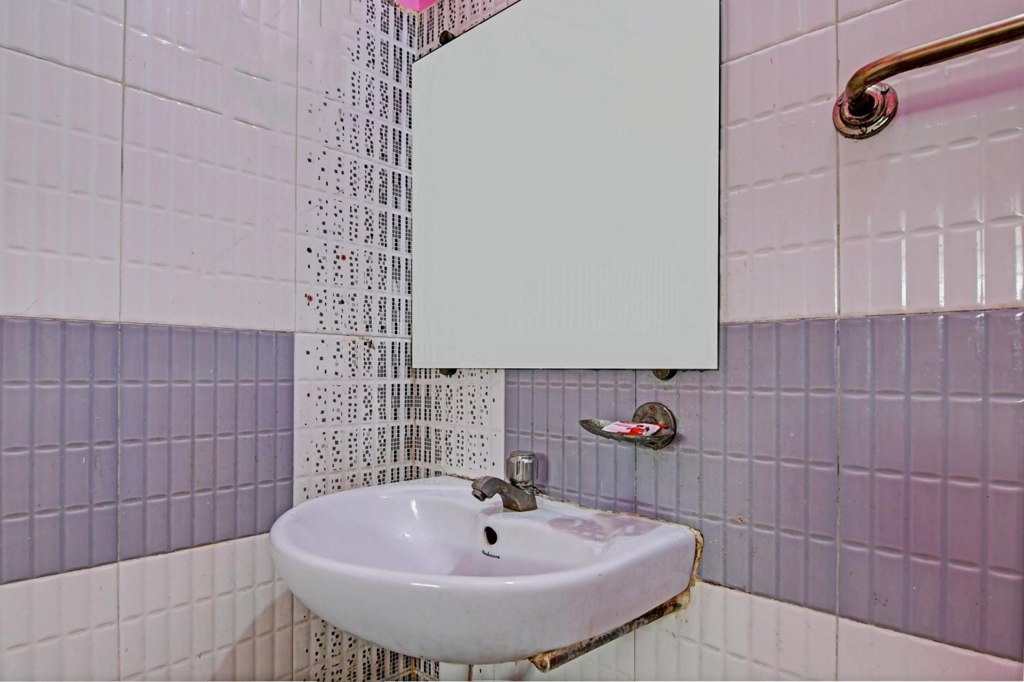 Hotel O Red Rose Near Noapara Metro Station Kolkata Bagian luar foto